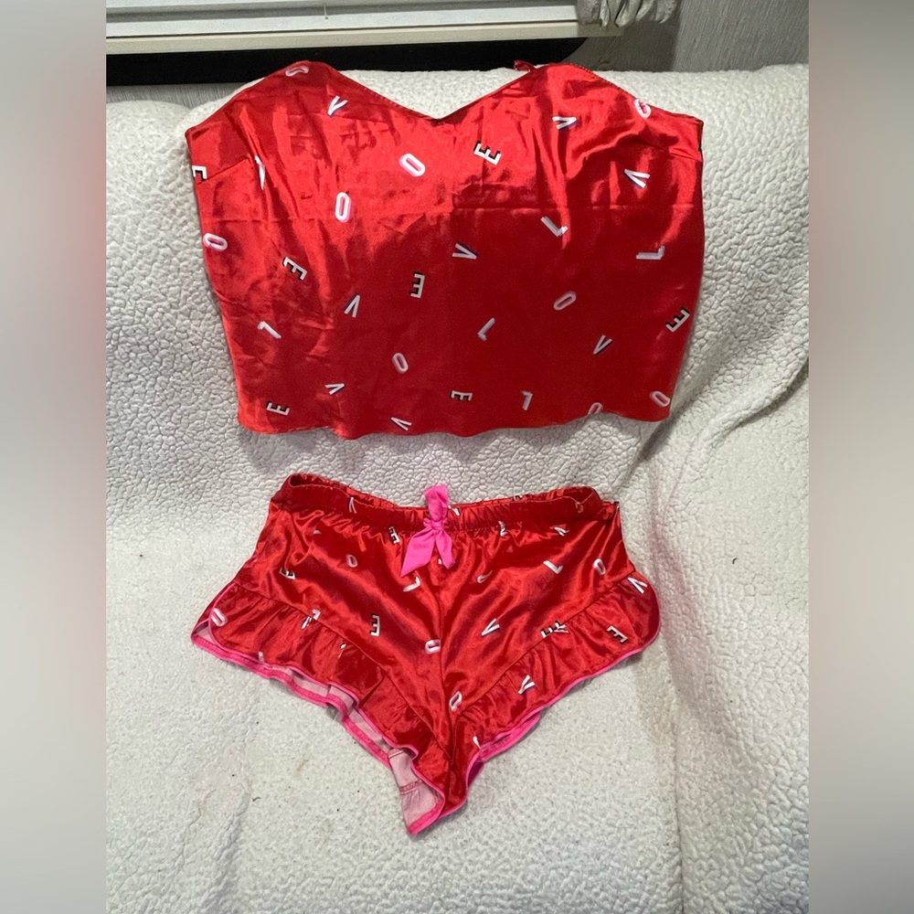 XL VICTORIA’S SECRET 2 PIECE SHORT SLEEVE & SHORTS & SPAGHETTI STRAP NWOT RED